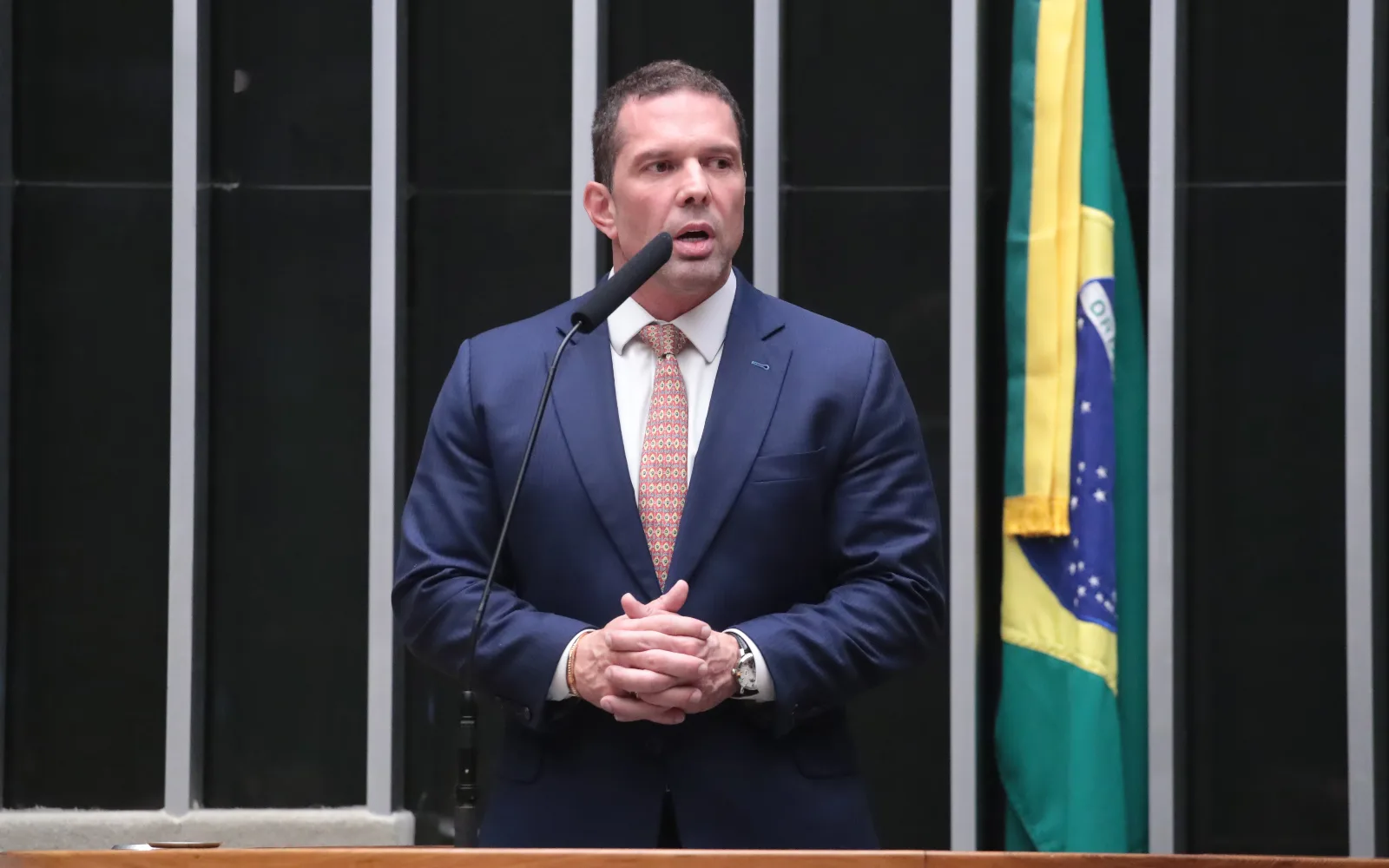 Fabio Pagnozzi discursa na tribuna do Plenário da Câmara dos Deputados